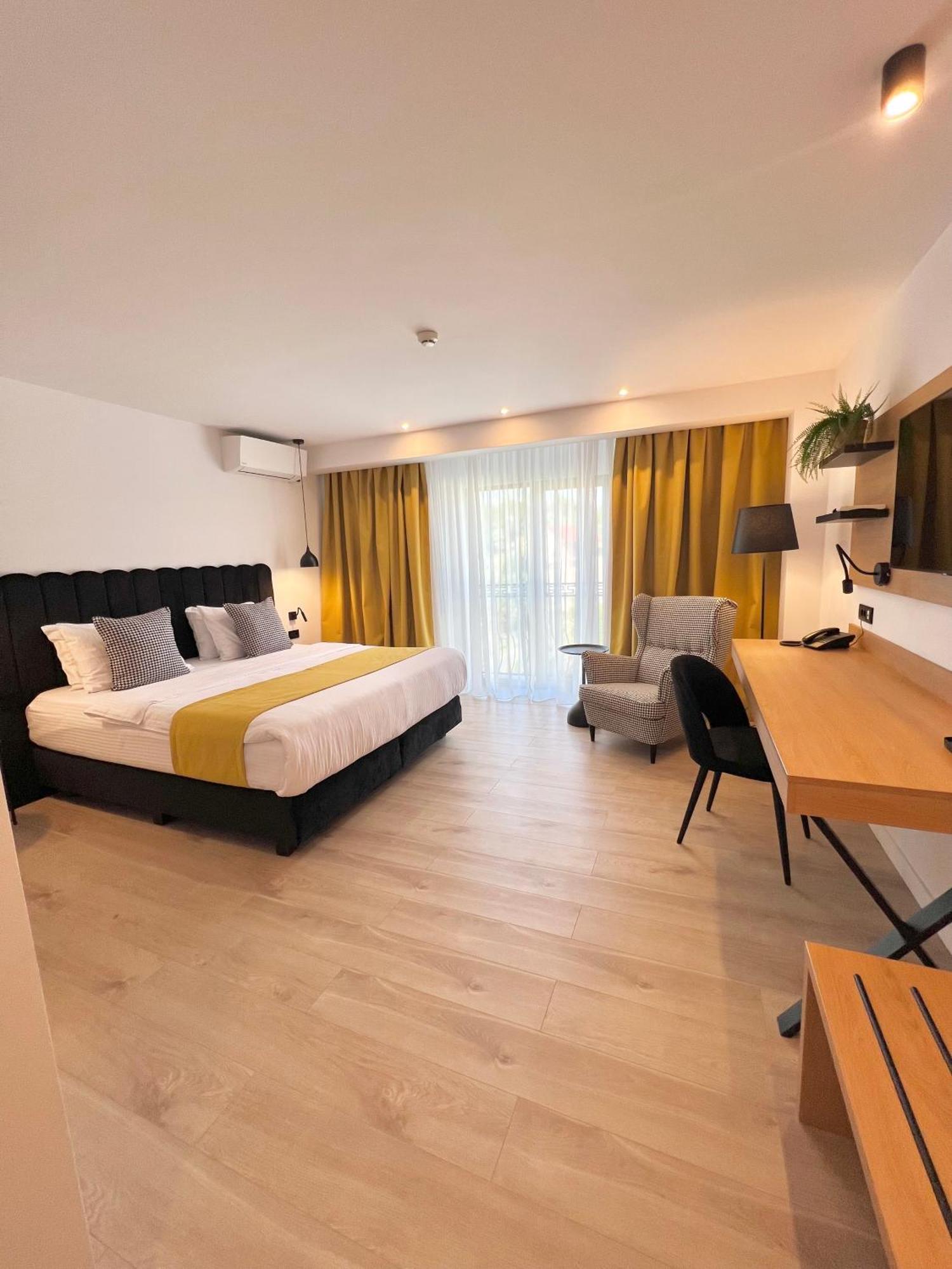 Krystal Boutique Mansion מלון חונדוארה