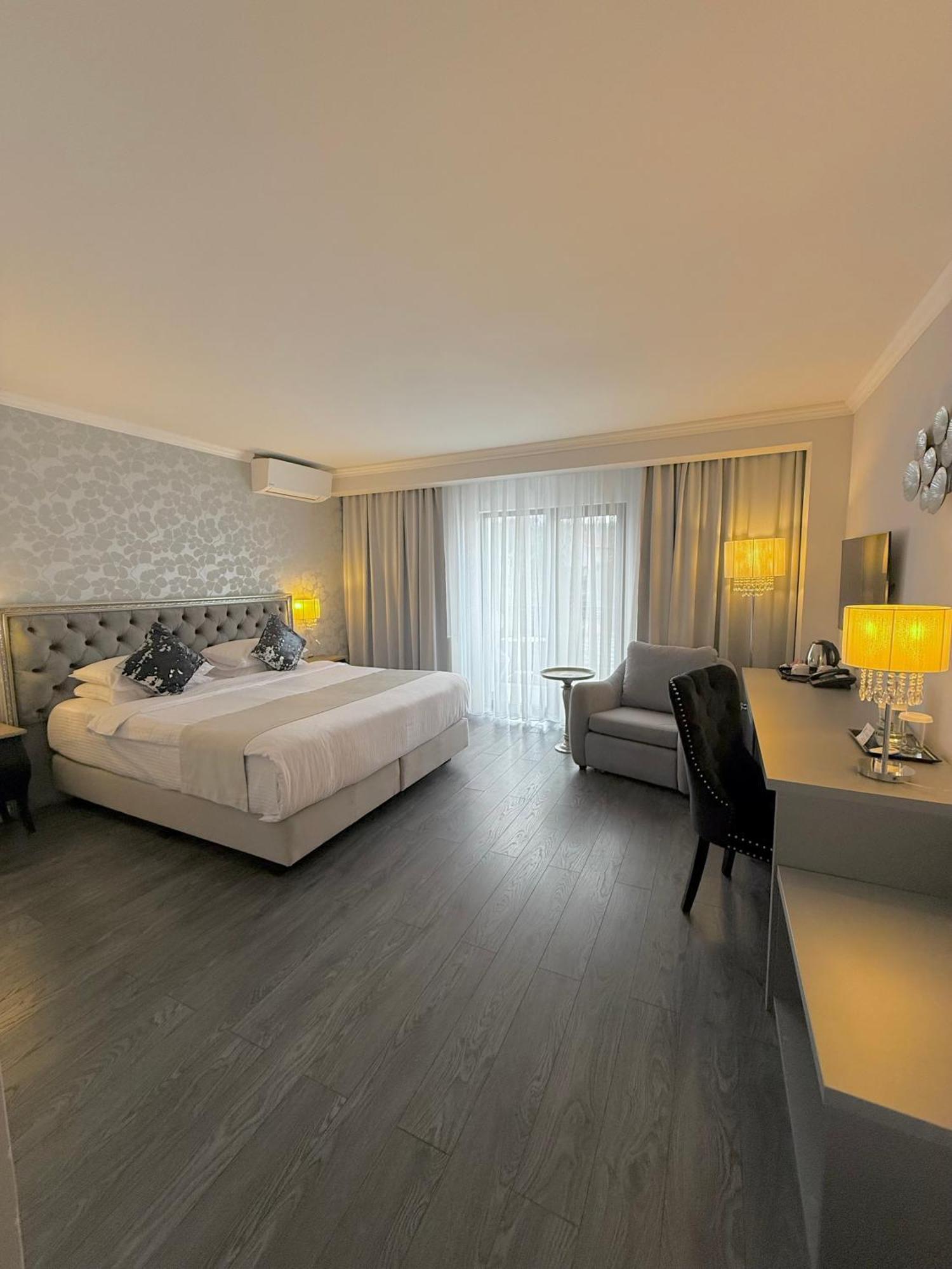 Krystal Boutique Mansion מלון